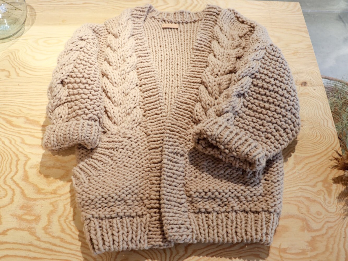 ニットカーディガン　2万2680円