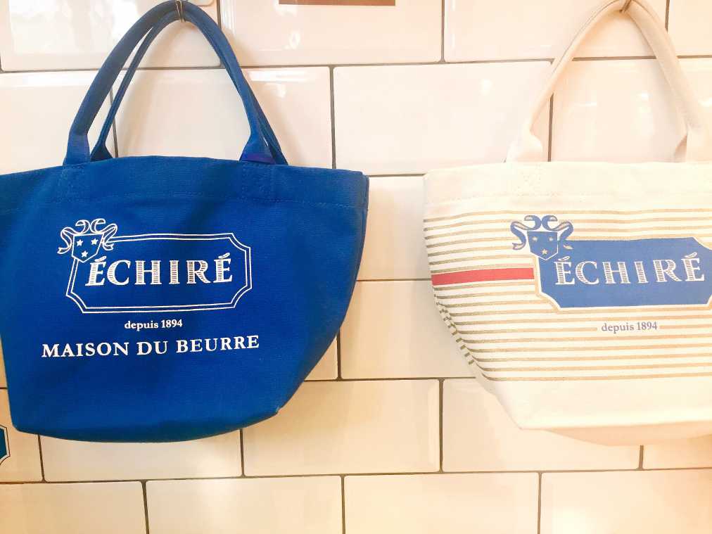 写真左から)舟型トート2376円(小)、ボーダー2592円(小)