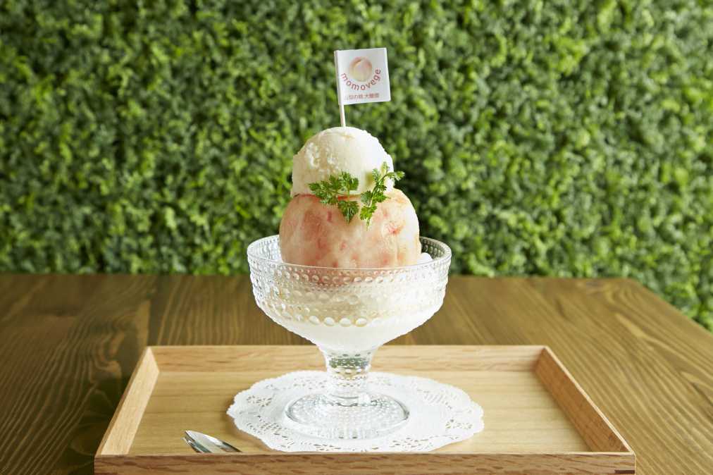 桃サンデー1000円  ※8月末までの提供