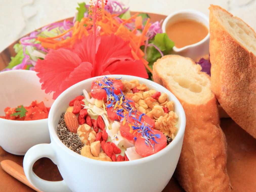 ゴーヤと島豆腐のスムージーボウル（ランチ限定）　1300円