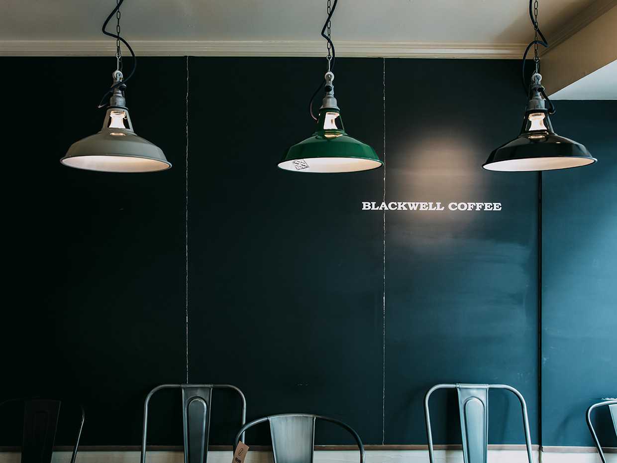 絵本と手焼き焙煎珈琲のあるカフェで過ごす大人時間【6151が撮るコーヒーのある風景vol.2】