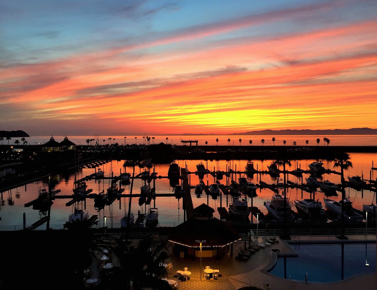 ホテルの客室から見えるサンセット