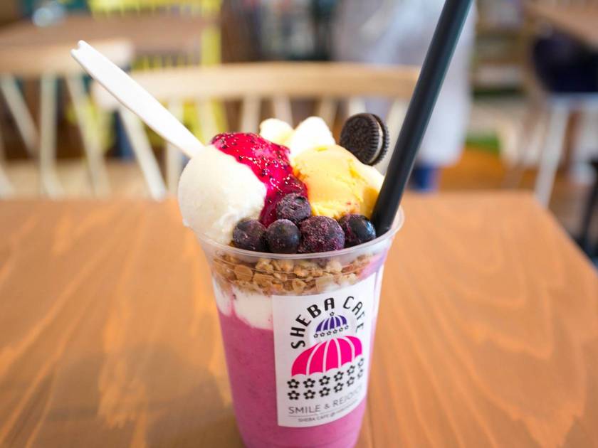 自家製グラノーラ&スムージーパフェピタヤ 900円