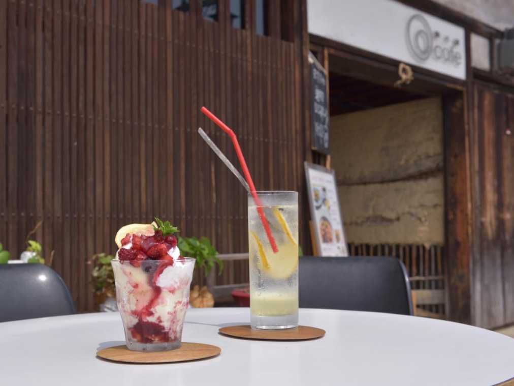 レトロな港町・鞆の浦の町家カフェで、絵になる休憩タイムを