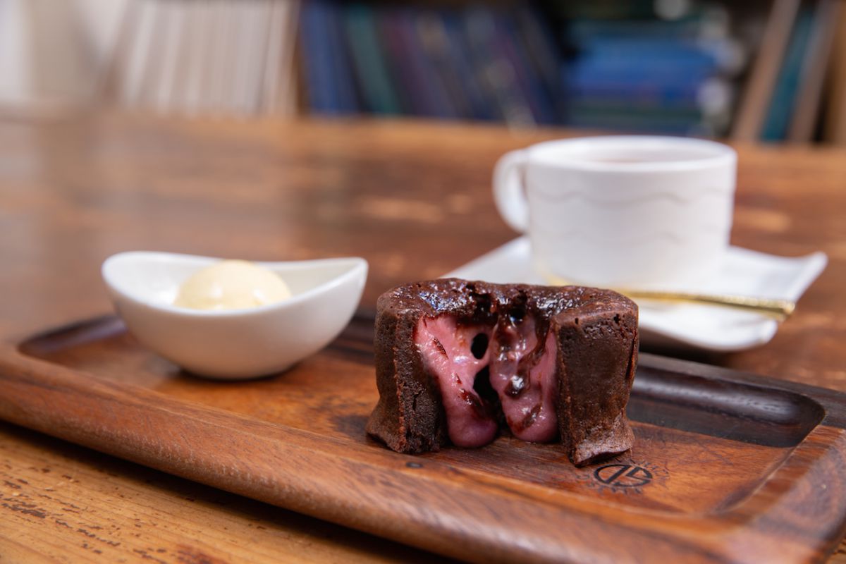 フォンダンショコラ1080円　※ドリンクセットはコーヒー・紅茶＋540円、ホットチョコレート＋756円