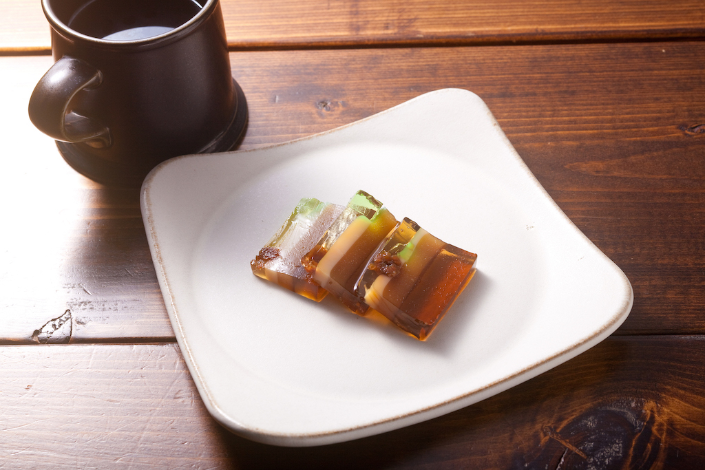コーヒーゼリーの花ようかん 喫茶1人前　450円、コーヒーセット　900円