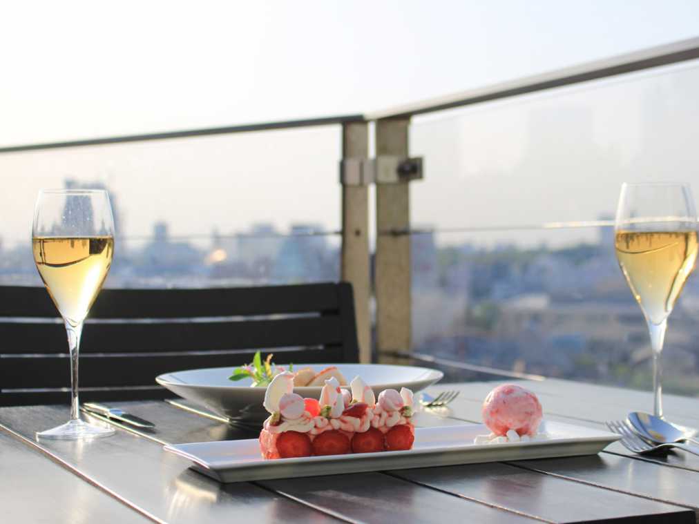 東京の街を眼下に見ながら乾杯！「TWO ROOMS グリル｜バー」で特別な日をお祝いしたい
