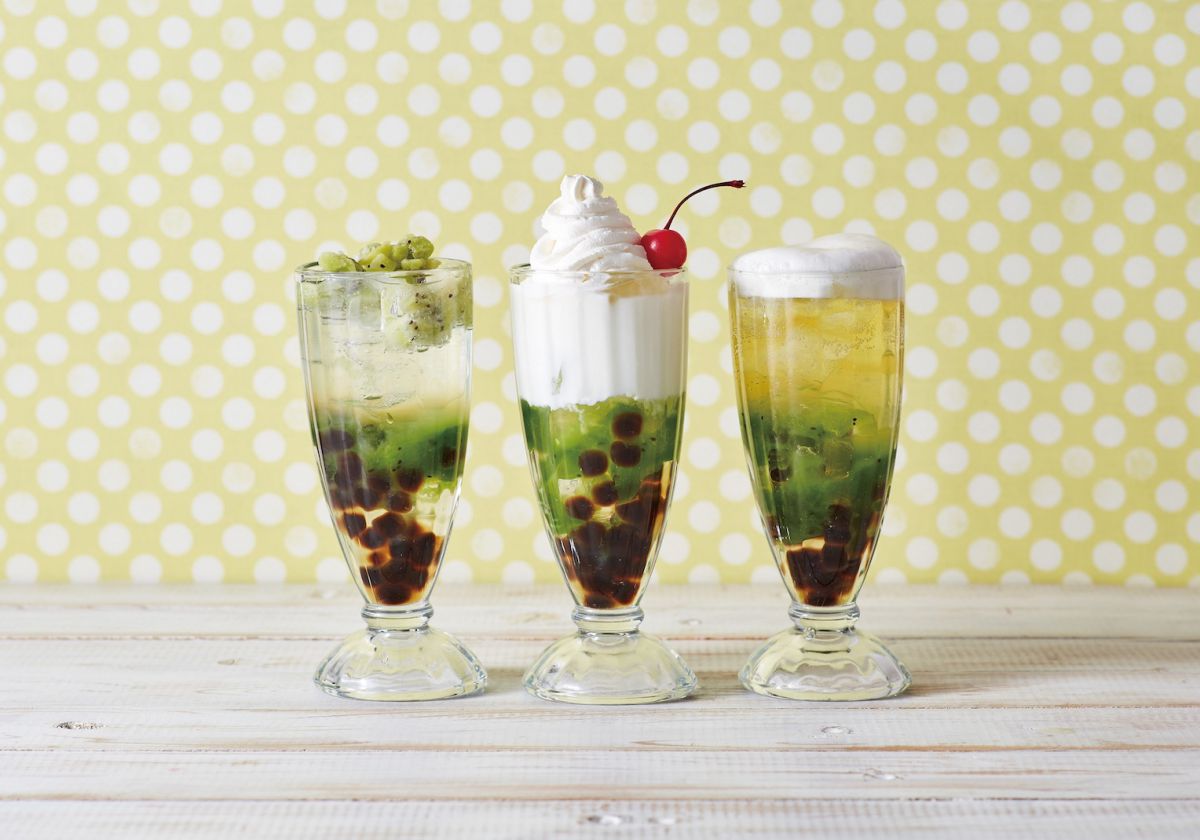 「タピオカ・ザ・ネクスト キウイソーダ（左）」、「タピオカ・ザ・ネクスト キウイミルク（中）」各630円