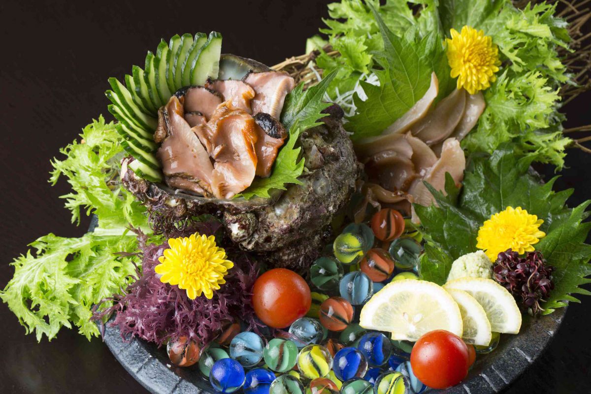 11階「山陰浜田港」輝きのさざえ8年物 2000円 