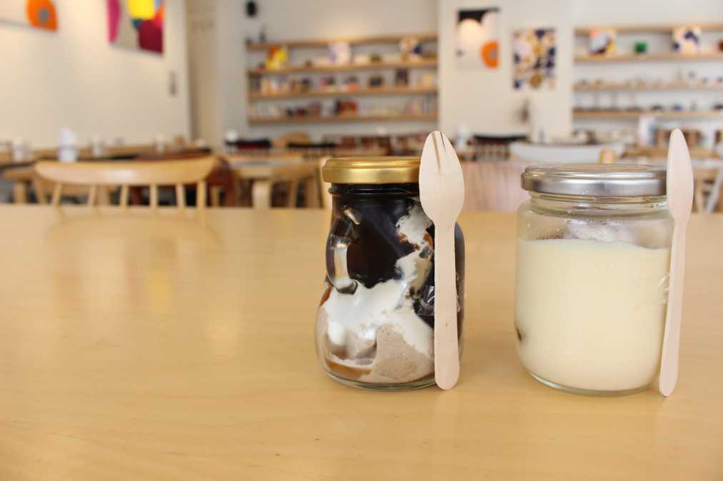 コーヒーゼリー（左）400円、ティラミス（右）430円