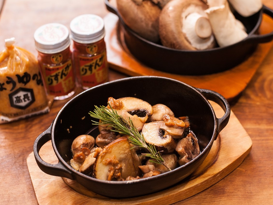 お肉も産直野菜も熱々!素材の旨味マシマシの“南部鉄器”創作料理