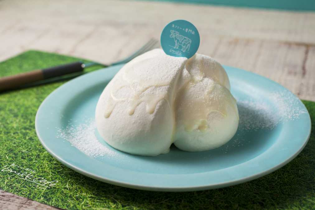 ミルキークリームのふわとろシフォンケーキ780円