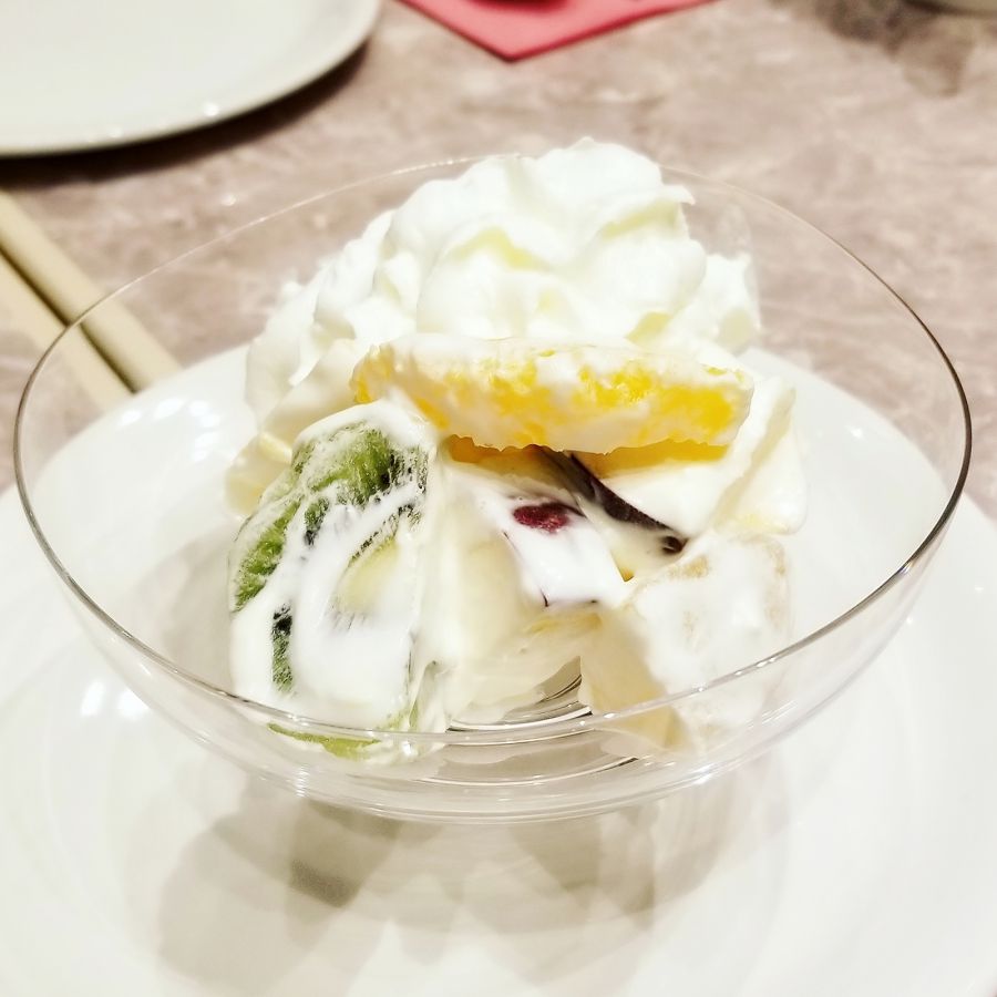 フレッシュフルーツのサラダ900円（税別）