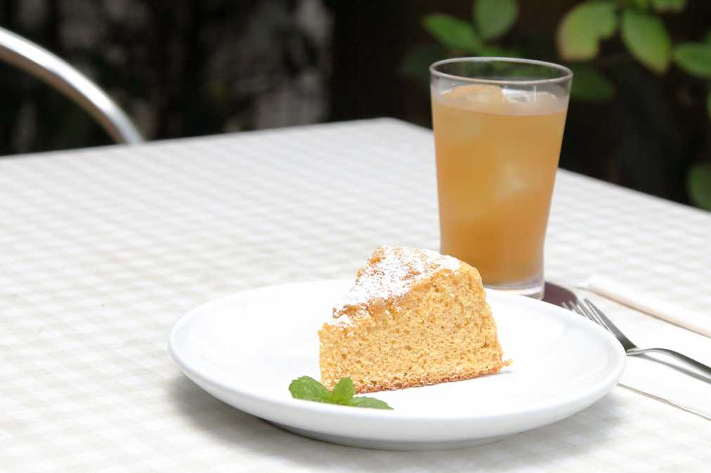 手作り村井弦斎の糠（ぬか）ケーキ 700円、　手作りジンジャーエール 700円