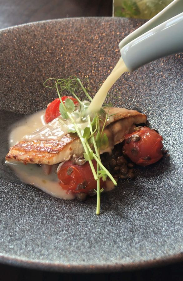 本日の魚のグリル レンズ豆＆桜スモークウッドベーコン スモークトマトブロス3700円