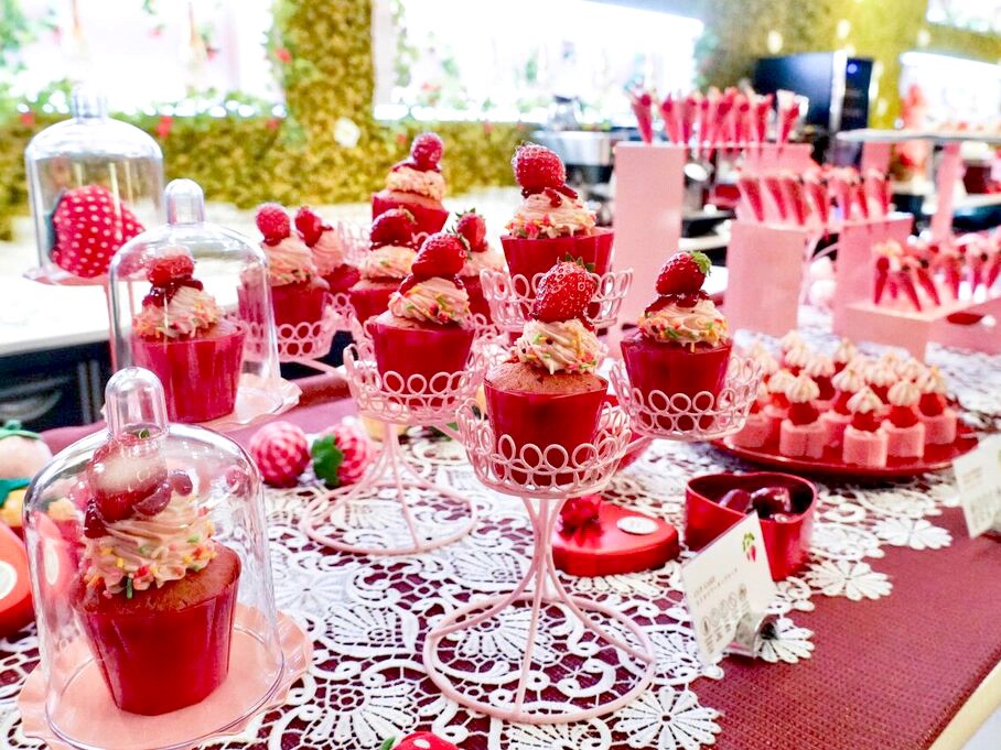 今年話題のルビーチョコも！胸キュンビジュアルのいちごスイーツビュッフェ