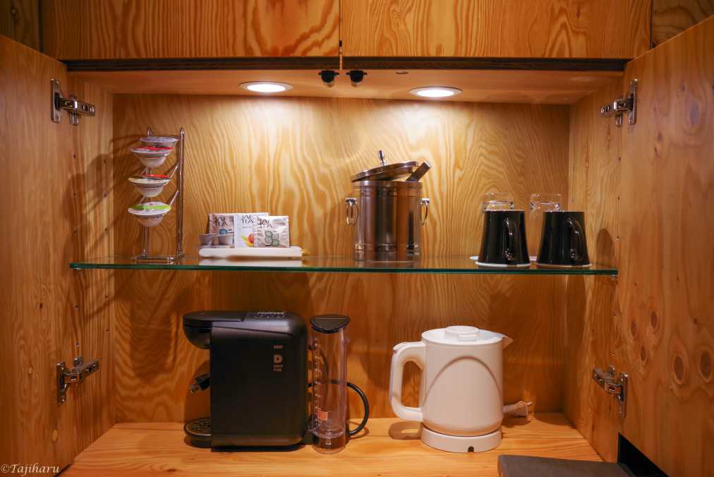 コーヒーメーカーにケトル。紅茶の種類も充実