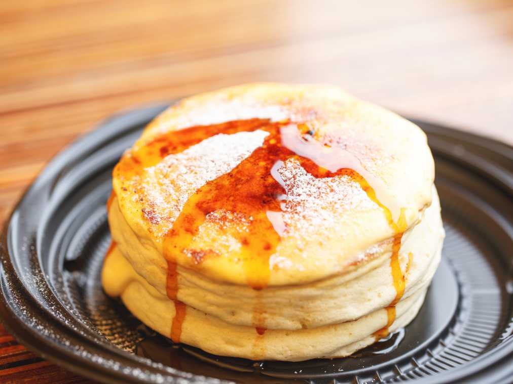 指でつまめる「幸せたまご」を使ったブリュレパンケーキ、もう食べた？
