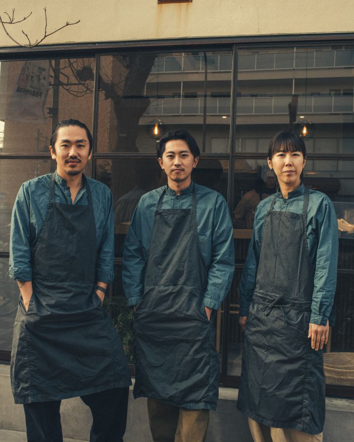 左から安田翔平氏（シェフ）、江本賢太郎氏（ソムリエ）、中村樹里子氏（シェフパティシエ