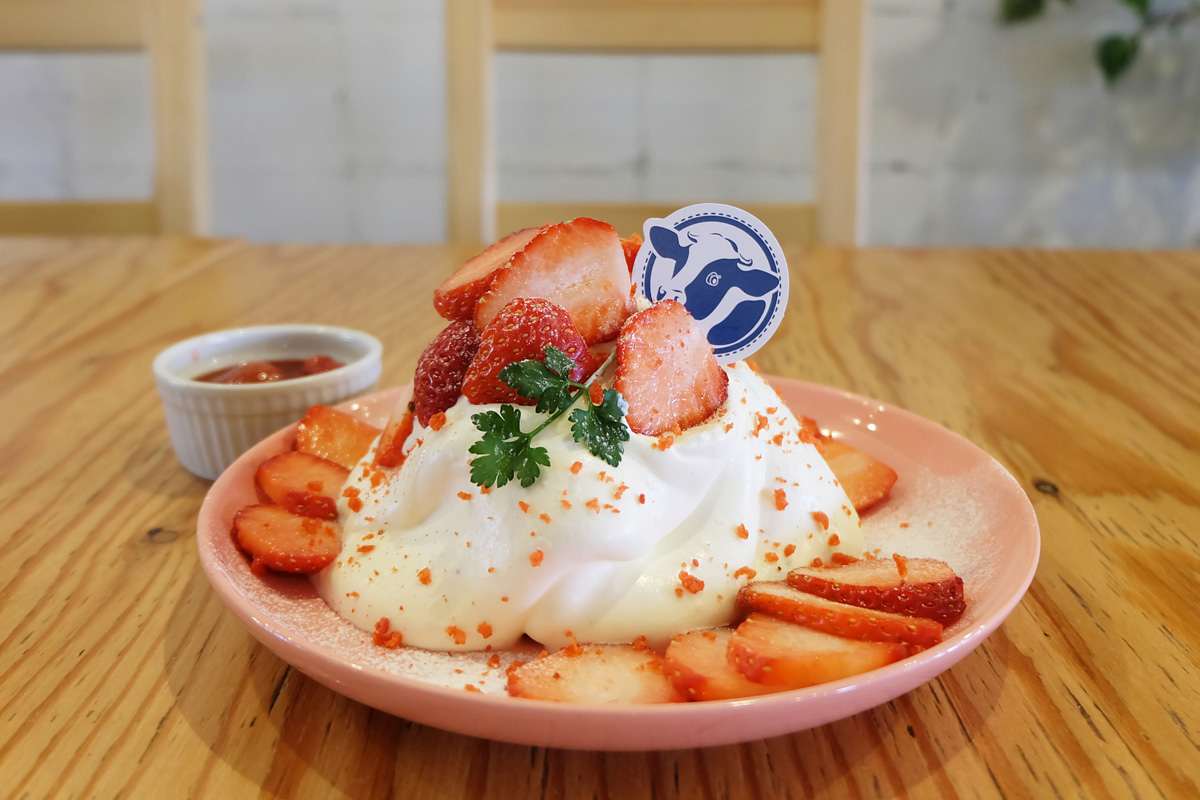 幸せ苺ちゃんのスフレパンケーキ　1280円