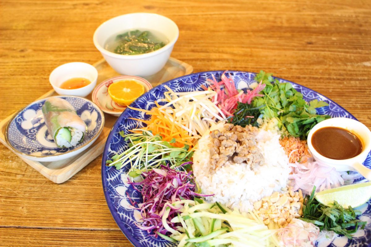 カオヤム（豚ひき肉のせ）のランチセット950円