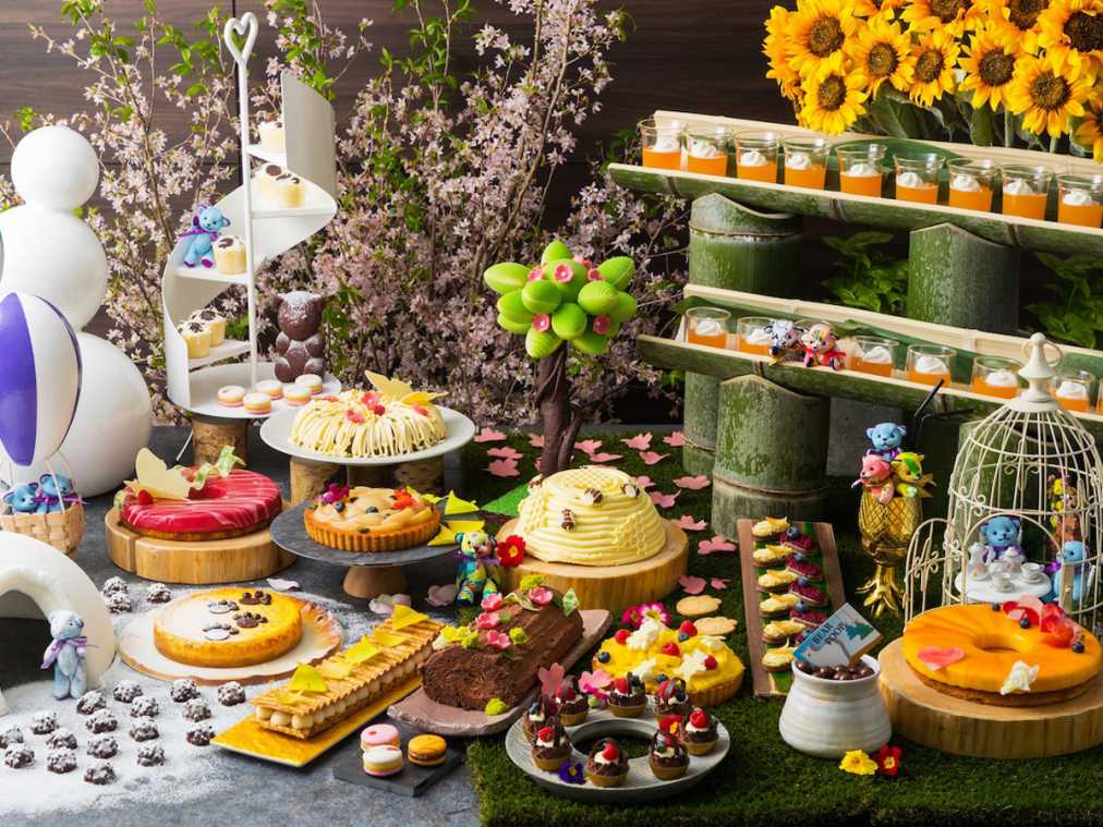 冬眠から覚めたコンラッドベアと季節を旅するスイーツブッフェ