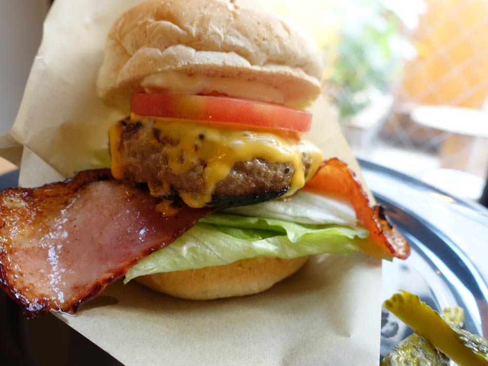 naluバーガー　950円（税込）