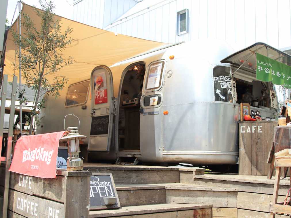 キャンピングトレーラーが超おしゃれ！ 表参道の穴場カフェ「The AIRSTREAM GARDEN」