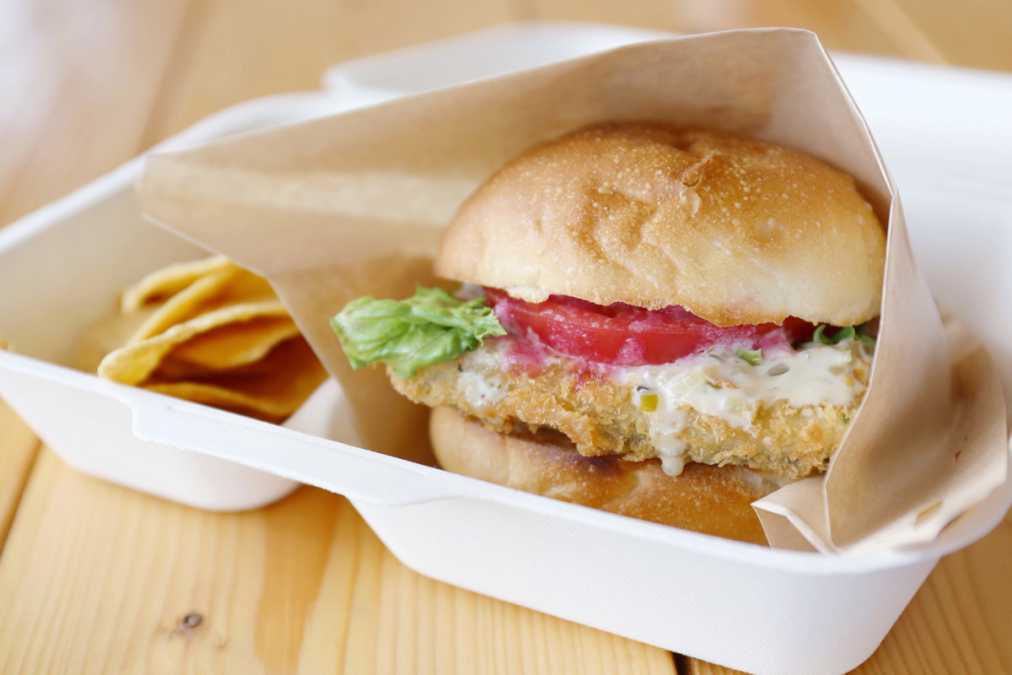 ハンバーガーはテイクアウトも可能
