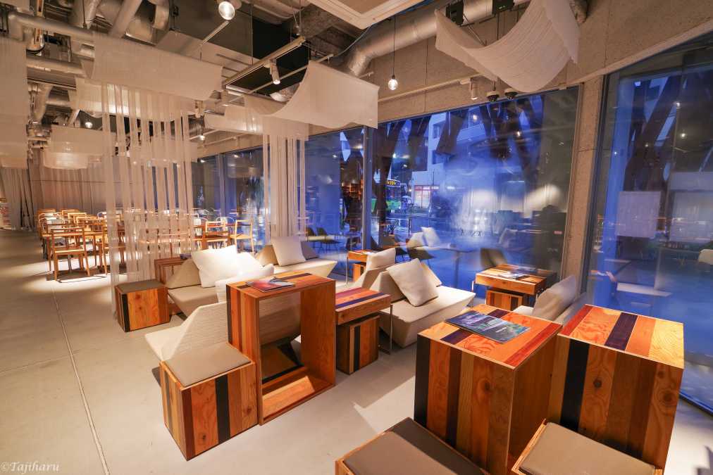 ちょっと腰を休めるのにも利用しやすいホテルロビー