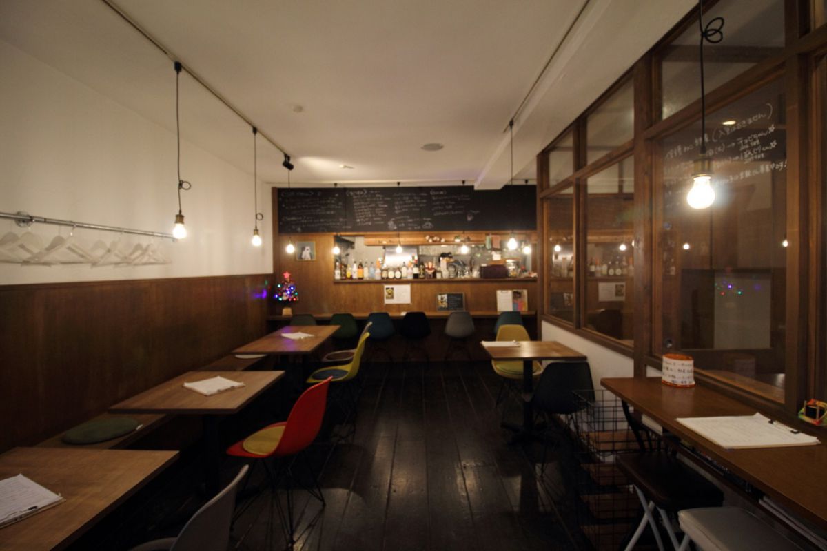 特等席は“ネコビュー”の写真右側のカウンター