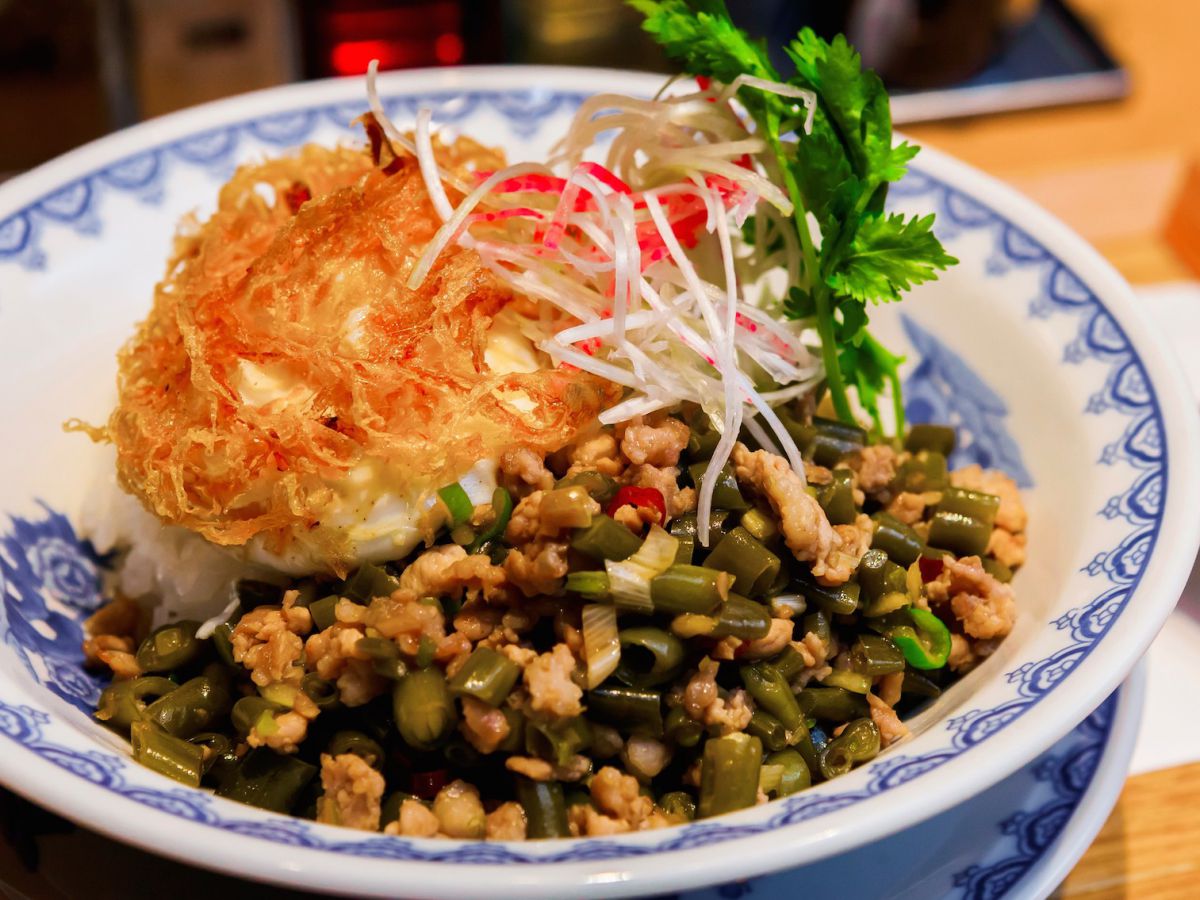 酸豆角飯（サントウジャオハン） 930円