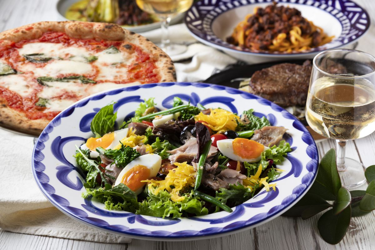 ニース風サラダ　1300円など