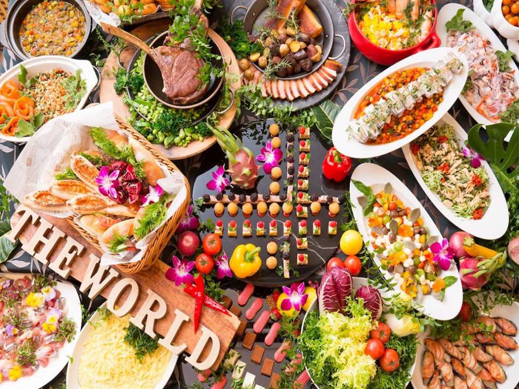 毎週行く?!メニューが週替わりする「プールサイド・ビアガーデン～The World～」