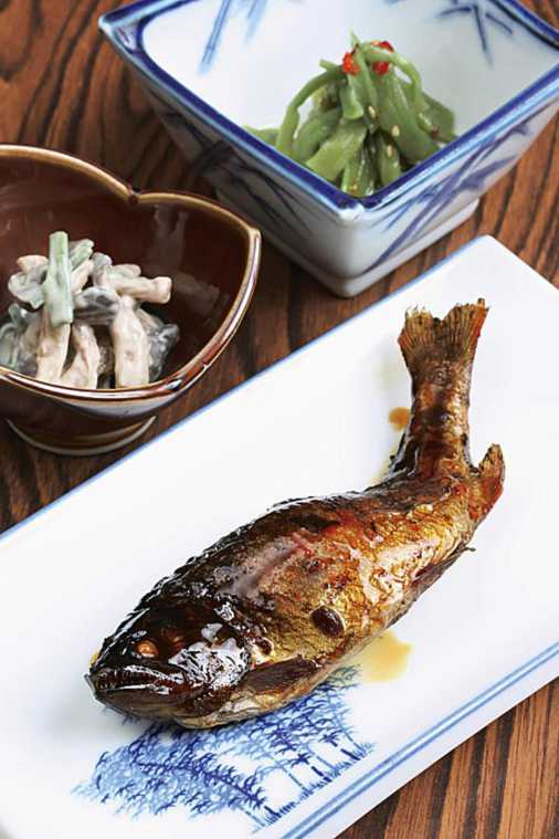 アマゴと山菜、豆腐料理のセット山家定食1650円