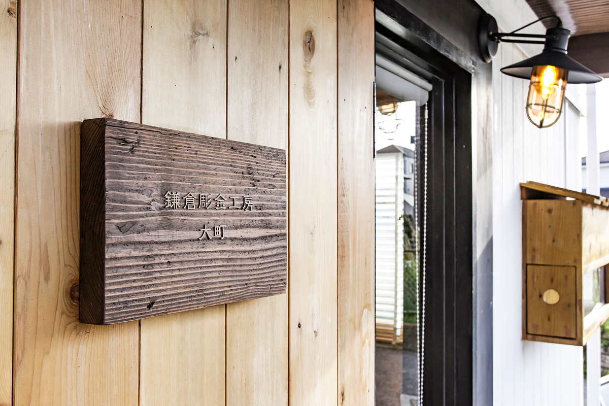 カフェ、はたまたヘアサロンのような素敵な入口