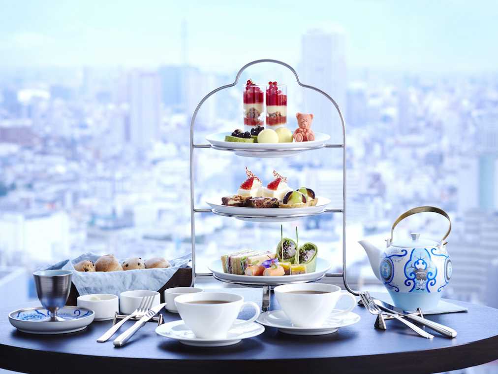 京王プラザホテルのアフタヌーンティーは窓際席で！絶景楽しむ贅沢時間