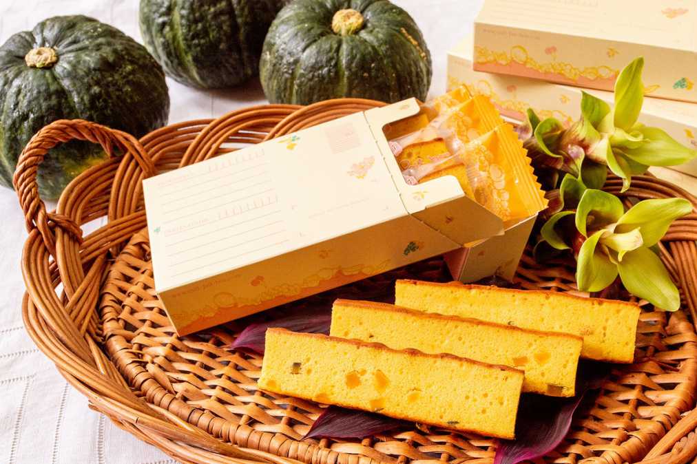 「かぼちゃパウンドのバトン」1本224 円/ 3本入り726円