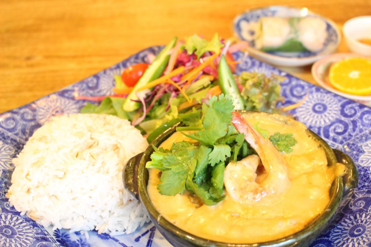 海老とココナッツミルクの土鍋煮のランチセット850円