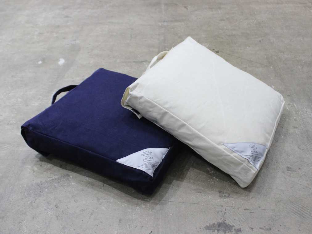 BLOCK CUSHION（ブロック クッション）（Navy Blue,Off White） 3780円