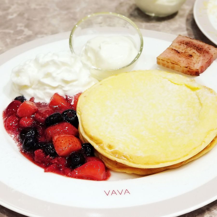 VAVAパンケーキ 苺とベリー 1900円(税別)
