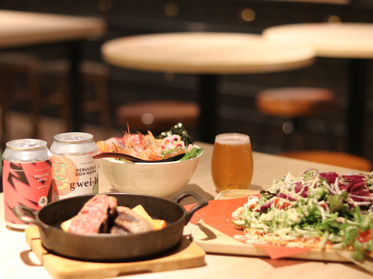 南海なんば駅直結！大人のためのフードコートでこだわりの味に酔いしれる