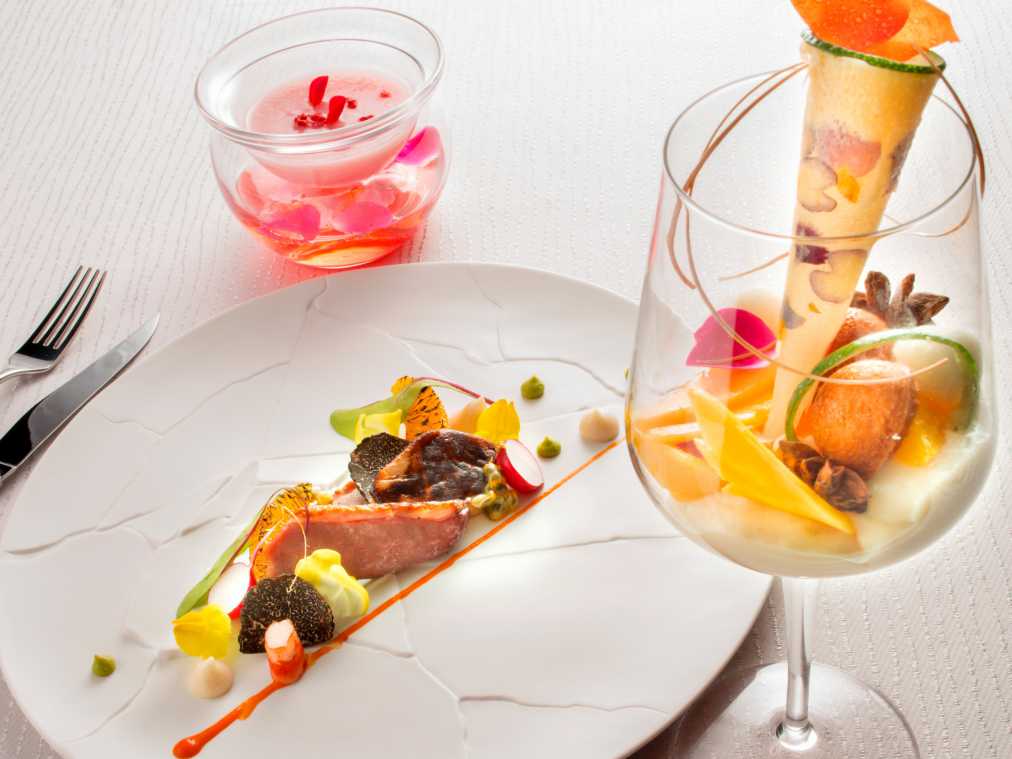 “フルーツ尽くし”のフルコースを堪能！名古屋のフレンチレストラン「クルヴェットダイニング」