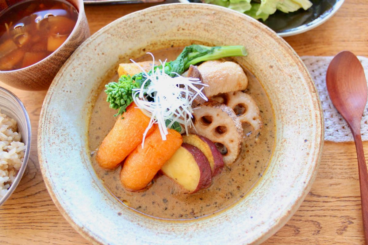 たっぷり野菜の外房ベジスープカレー （基本ごはんセット付き・1150円）