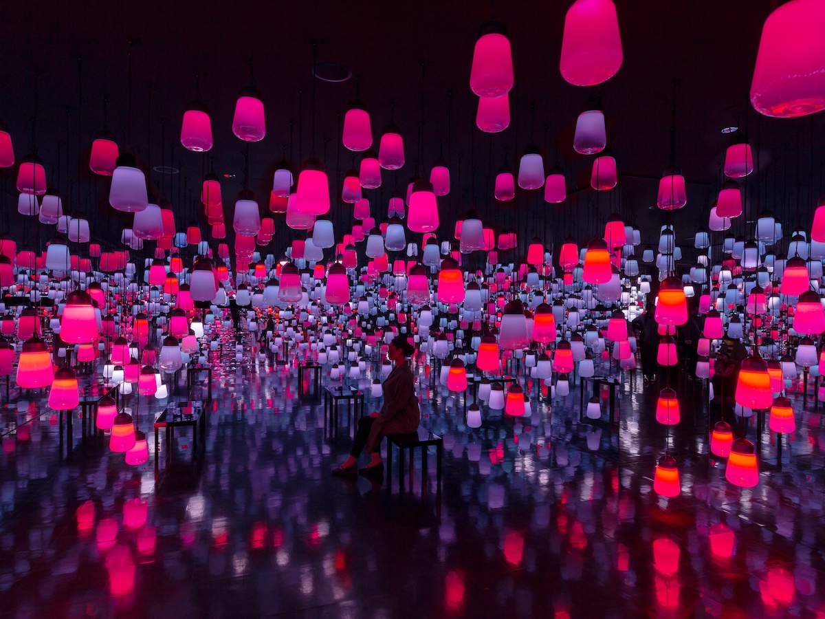 九州・御船山楽園ホテルのチームラボ・呼応するランプの森。バレンタインまでの冬限定色展示中！