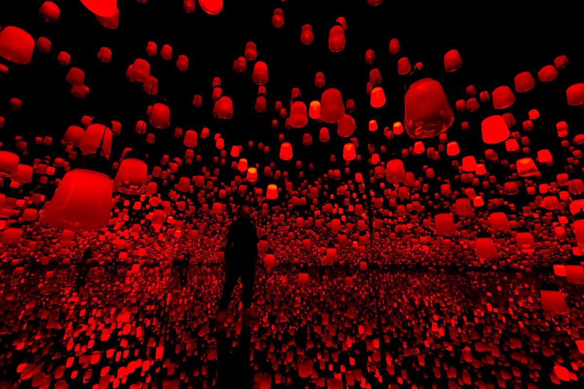 呼応するランプの森 - ワンストローク、Flame / Forest of Resonating Lamps - One Stroke, Flame  teamLab, 2016, Interactive Installation, Murano Glass, LED, Endless, Sound: Hideaki Takahash