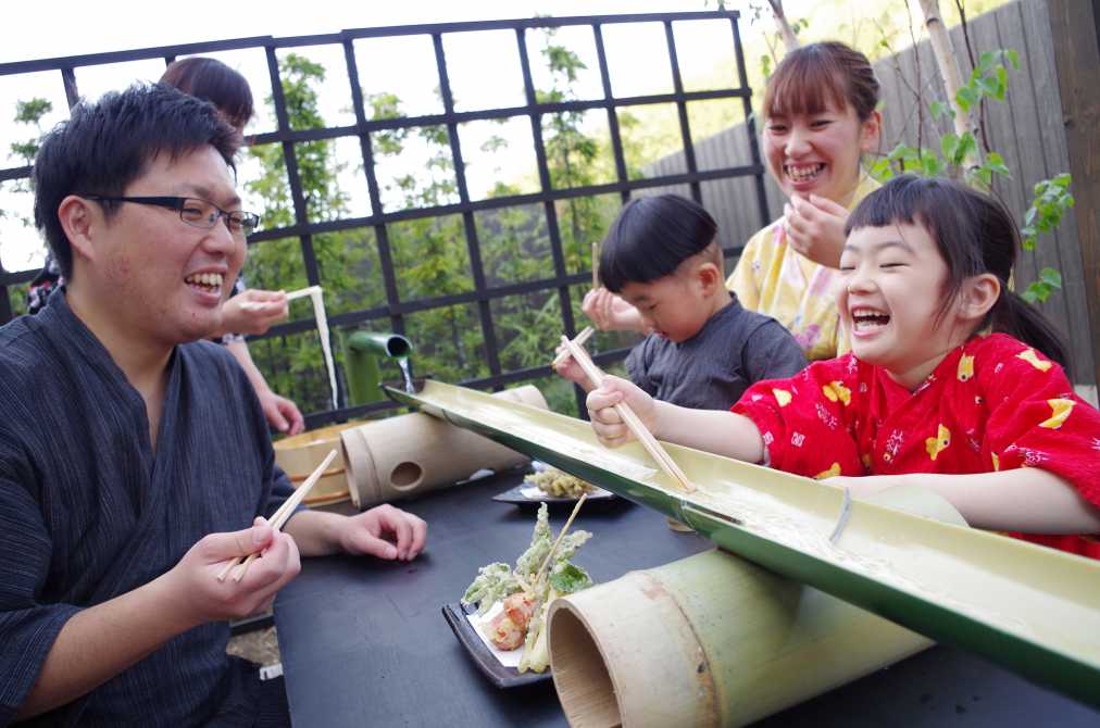 浴衣と流しそうめん