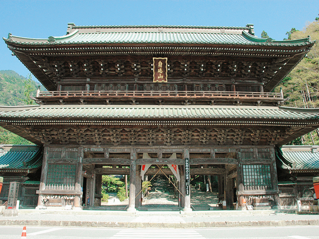 山梨県のおすすめ初詣スポット、2026年の初詣行事やご利益は？