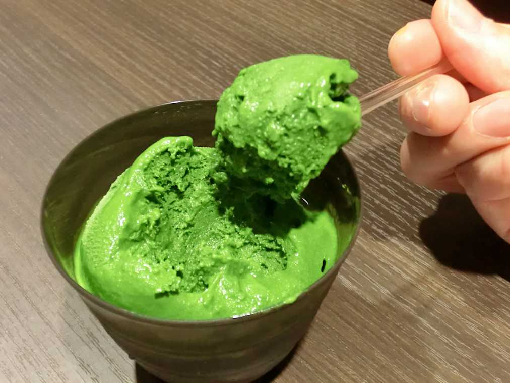「壽々喜園 浅草本店」の世界で1番濃厚な抹茶ジェラート！ケタ違いの深い苦みは一食の価値あり