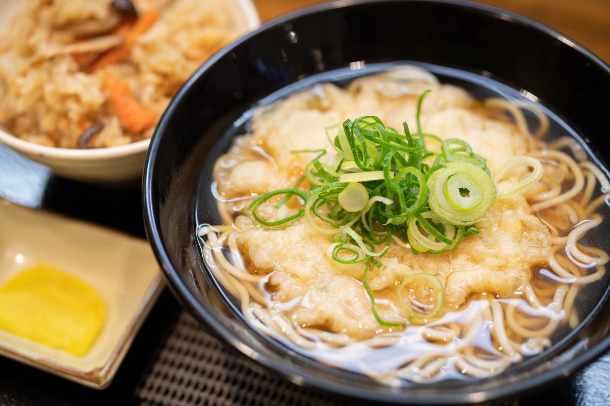 えきそばかやくご飯セット520円